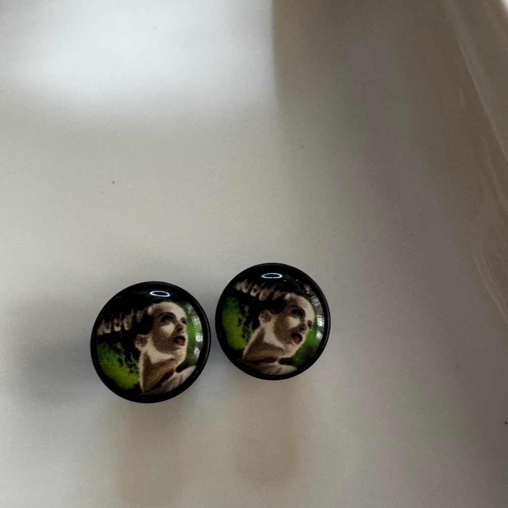Vintage Style Earrings with Artistic Design